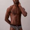 Cueca de cintura baixa em microfibra elástica com monograma gráfico Cueca de cintura baixa em microfibra elástica com monograma gráfico