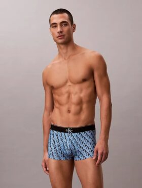 Cueca Low Rise Trunk em microfibra elástica com Monogram gráfico Cueca Low Rise Trunk em microfibra elástica com Monogram gráfico