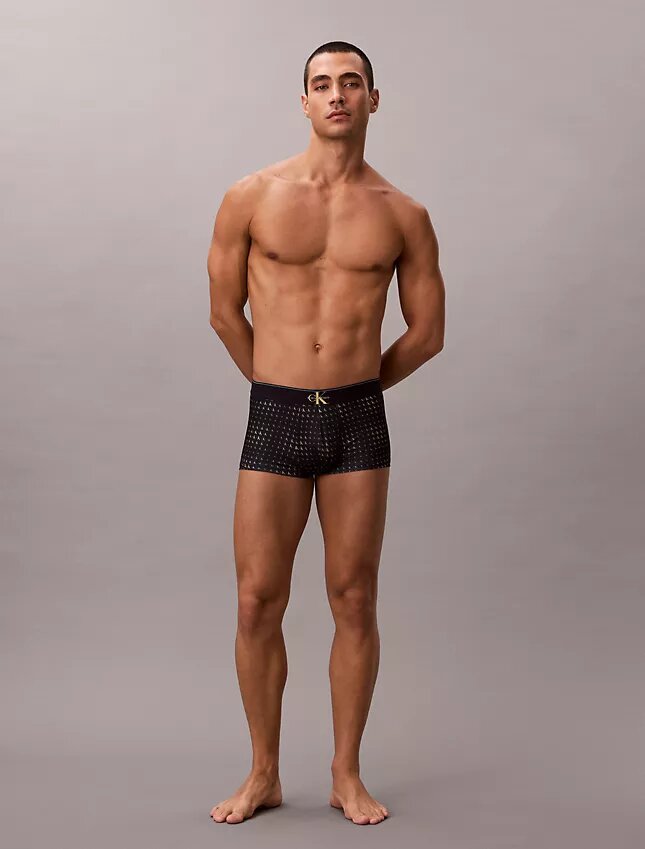 Cueca Low Rise Trunk em microfibra elástica com Monogram gráfico Cueca Low Rise Trunk em microfibra elástica com Monogram gráfico