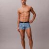Cueca Low Rise Trunk em microfibra elástica com Monogram gráfico Cueca Low Rise Trunk em microfibra elástica com Monogram gráfico