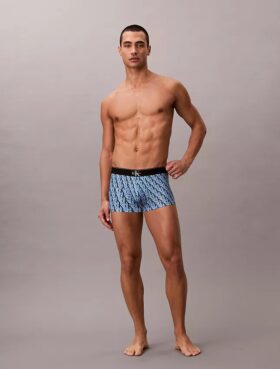 Cueca Low Rise Trunk em microfibra elástica com Monogram gráfico Cueca Low Rise Trunk em microfibra elástica com Monogram gráfico