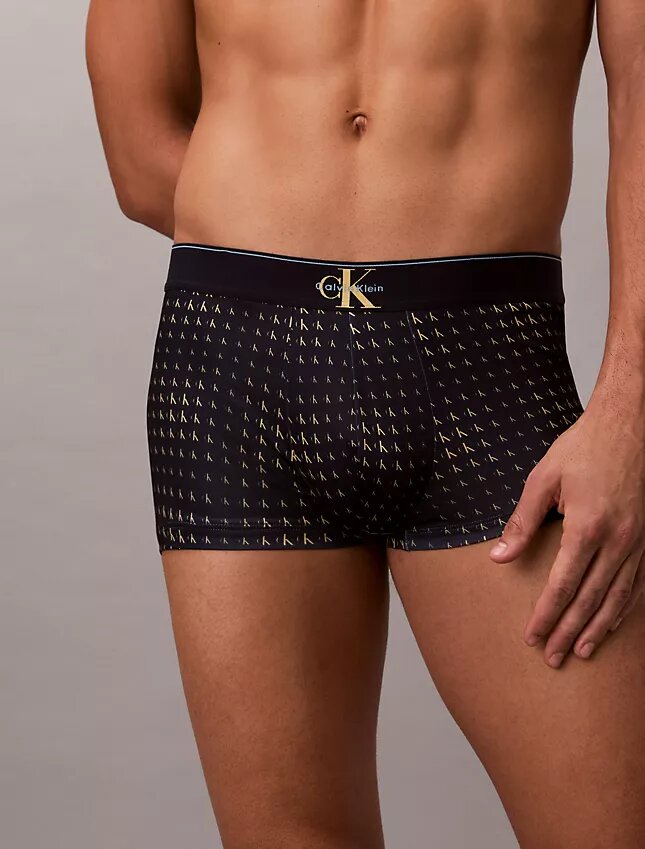 Cueca Low Rise Trunk em microfibra elástica com Monogram gráfico Cueca Low Rise Trunk em microfibra elástica com Monogram gráfico