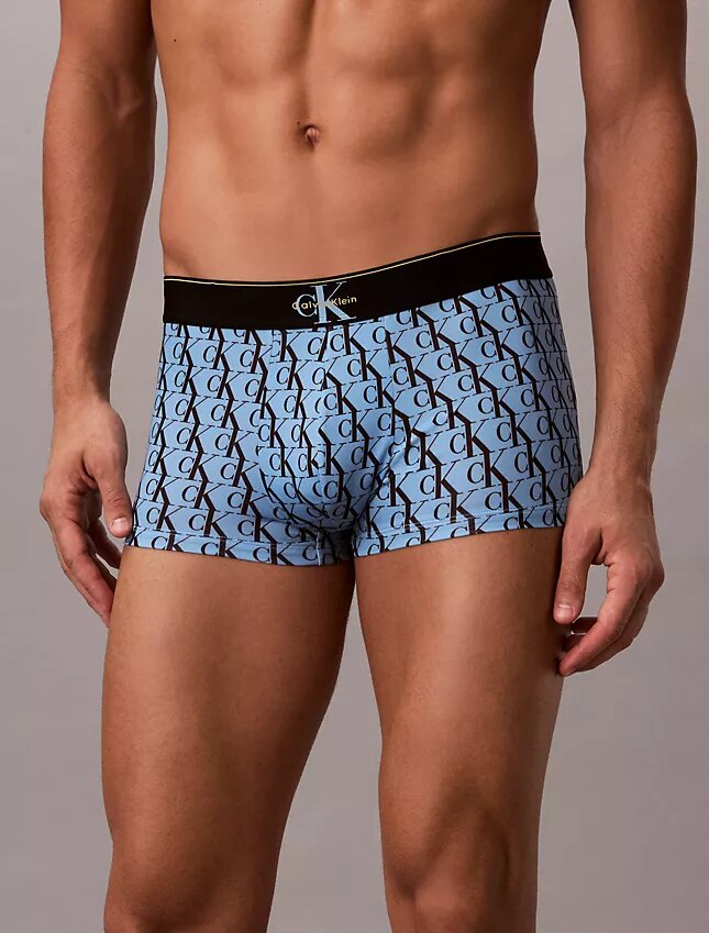 Cueca Low Rise Trunk em microfibra elástica com Monogram gráfico Cueca Low Rise Trunk em microfibra elástica com Monogram gráfico