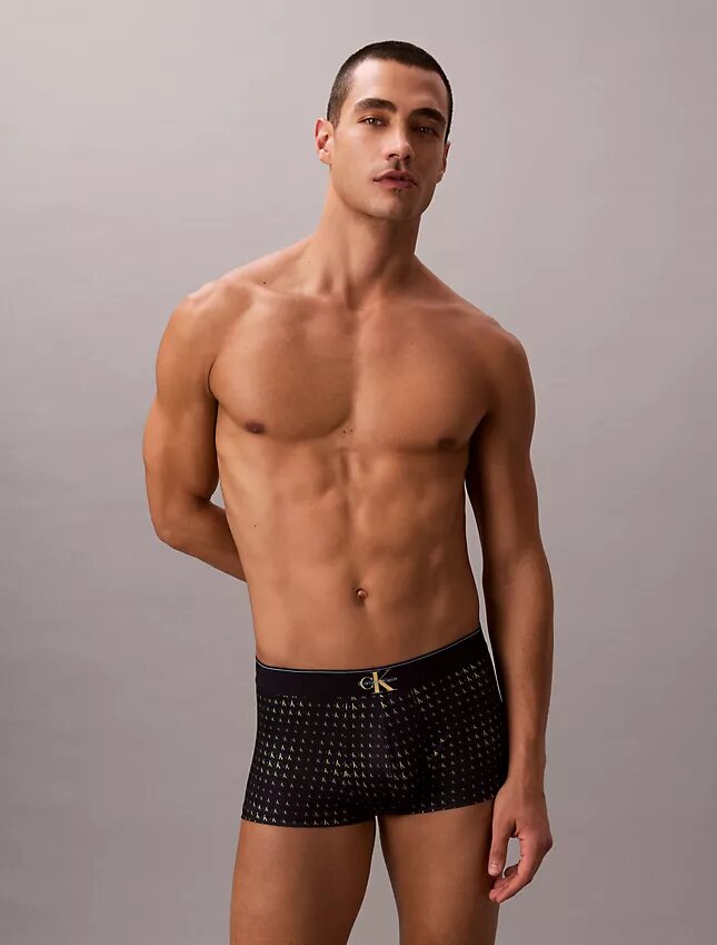 Cueca Low Rise Trunk em microfibra elástica com Monogram gráfico Cueca Low Rise Trunk em microfibra elástica com Monogram gráfico