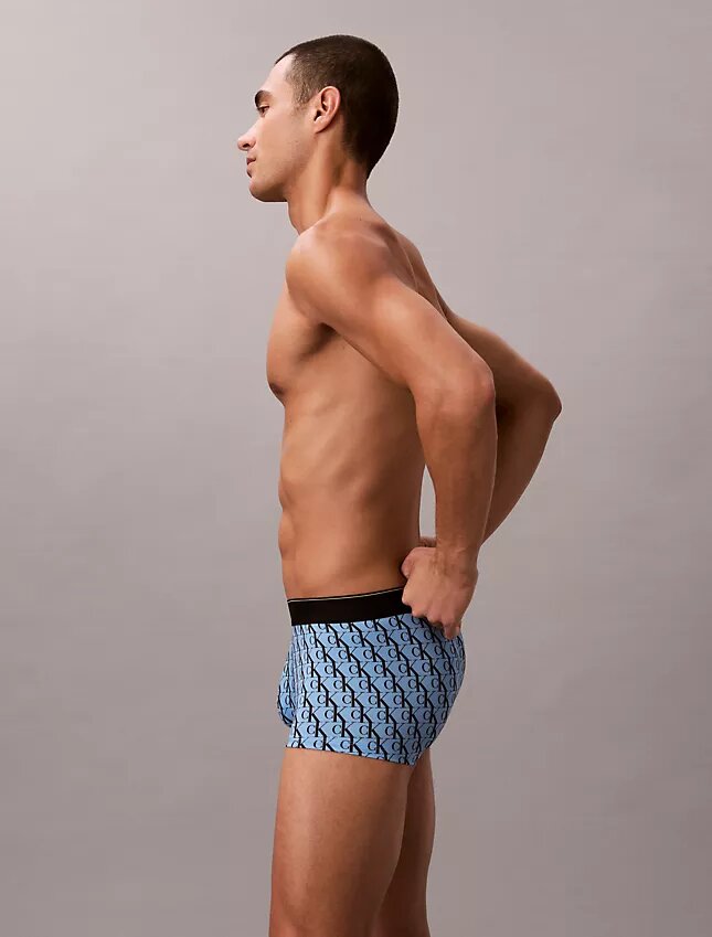 Cueca Low Rise Trunk em microfibra elástica com Monogram gráfico Cueca Low Rise Trunk em microfibra elástica com Monogram gráfico