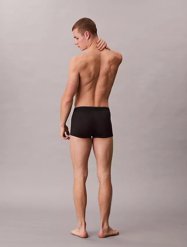 Cueca Low Rise Trunk em microfibra elástica com Monogram gráfico Cueca Low Rise Trunk em microfibra elástica com Monogram gráfico