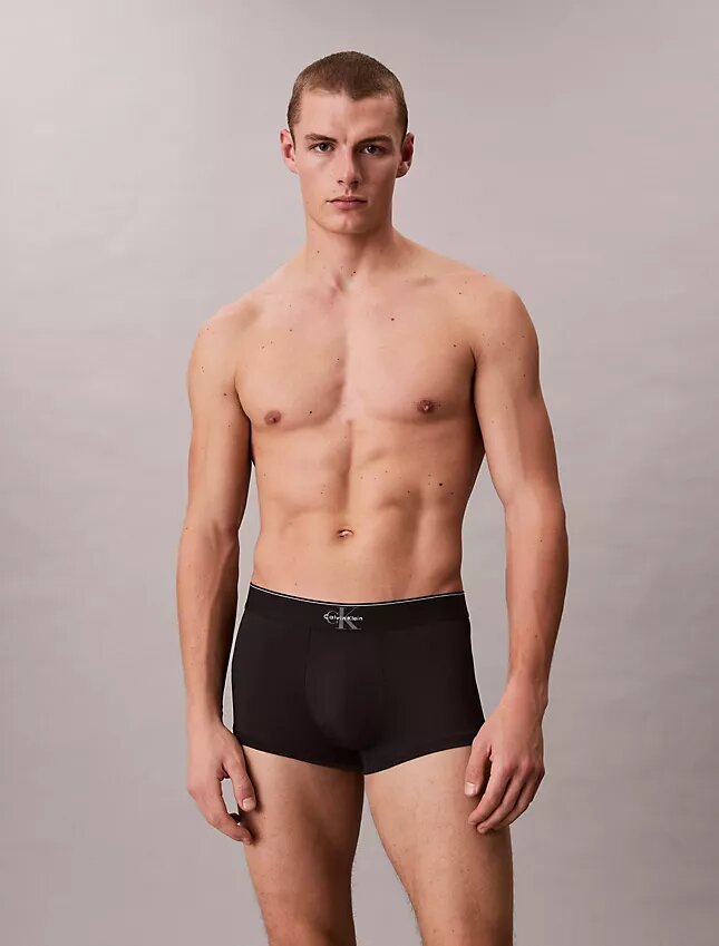 Cueca Low Rise Trunk em microfibra elástica com Monogram gráfico Cueca Low Rise Trunk em microfibra elástica com Monogram gráfico