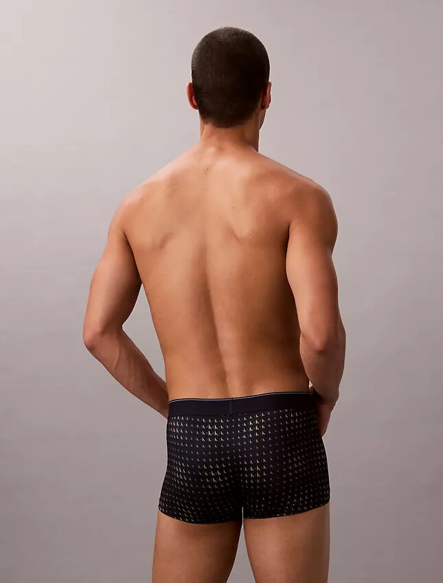 Cueca Low Rise Trunk em microfibra elástica com Monogram gráfico Cueca Low Rise Trunk em microfibra elástica com Monogram gráfico