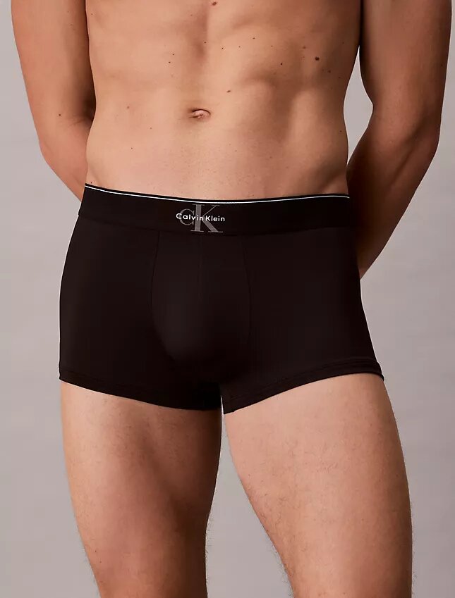 Cueca Low Rise Trunk em microfibra elástica com Monogram gráfico Cueca Low Rise Trunk em microfibra elástica com Monogram gráfico