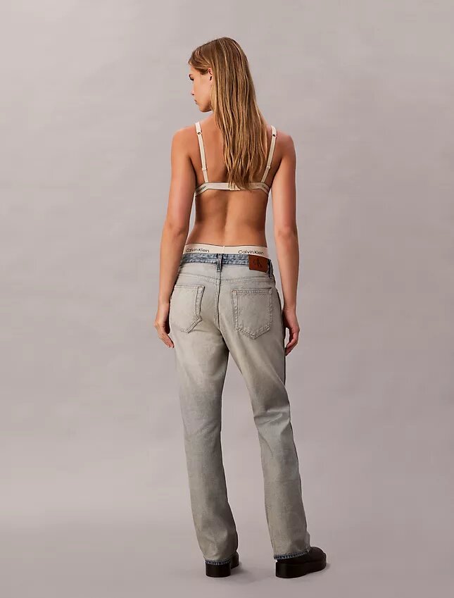Jeans Bootcut descontraídos com ouropel Jeans Bootcut descontraídos com ouropel
