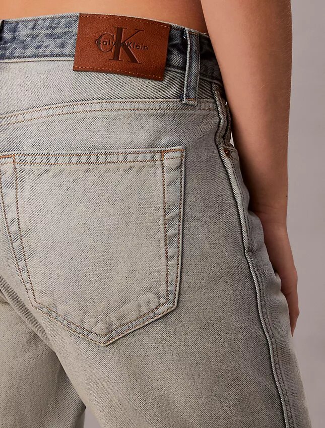 Jeans Bootcut descontraídos com ouropel Jeans Bootcut descontraídos com ouropel