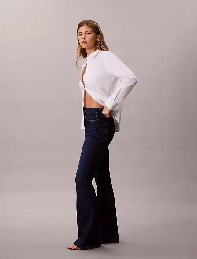Jeans de cintura alta e corte largo Jeans de cintura alta e corte largo