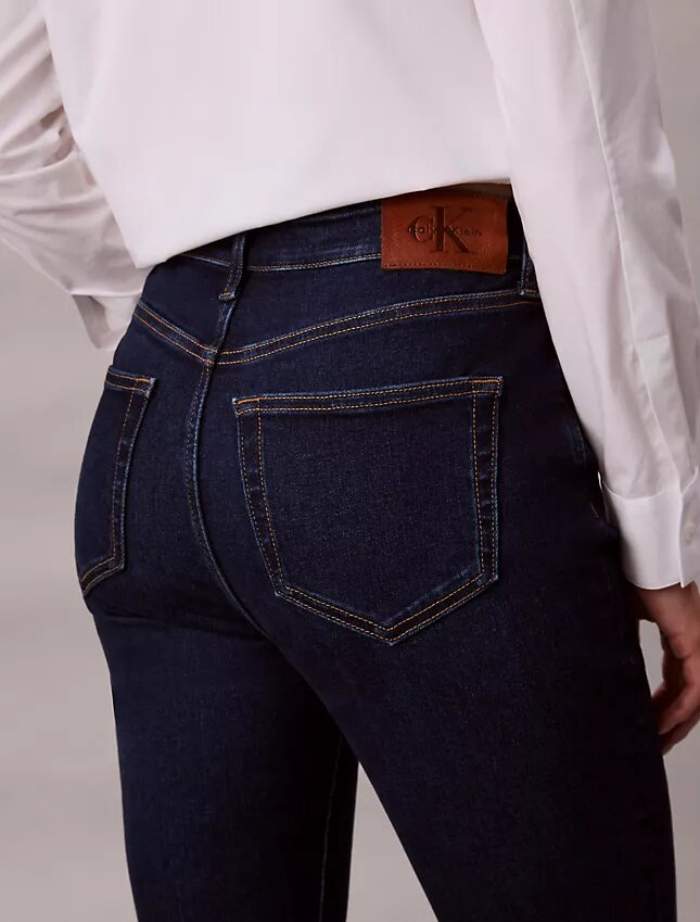 Jeans de cintura alta e corte largo Jeans de cintura alta e corte largo
