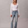 Jeans de cintura alta e corte reto Jeans de cintura alta e corte reto