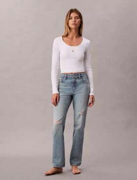 Jeans de cintura alta e corte reto