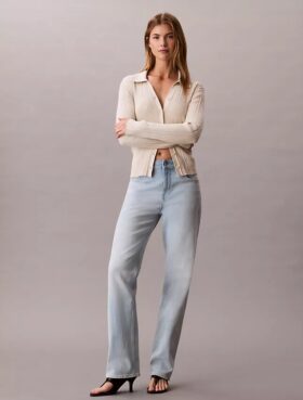 Jeans de cintura alta e corte reto Jeans de cintura alta e corte reto