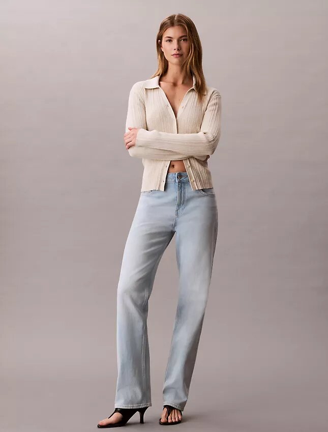 Jeans de cintura alta e corte reto Jeans de cintura alta e corte reto