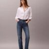 Jeans de cintura alta e corte reto Jeans de cintura alta e corte reto