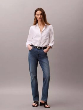 Jeans de cintura alta e corte reto Jeans de cintura alta e corte reto