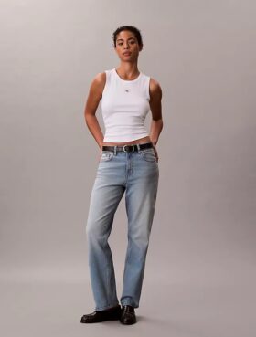 Jeans de cintura alta e corte reto Jeans de cintura alta e corte reto