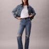 Jeans de cintura alta e corte reto