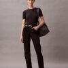Jeans de cintura alta e corte reto Jeans de cintura alta e corte reto