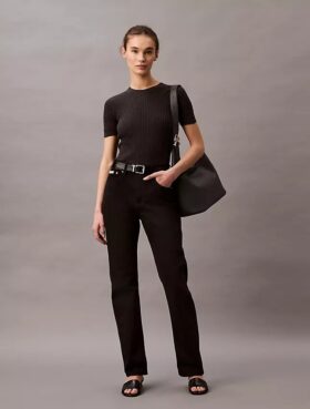 Jeans de cintura alta e corte reto