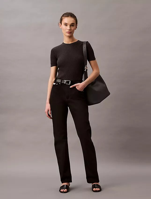 Jeans de cintura alta e corte reto Jeans de cintura alta e corte reto