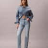 Jeans de cintura alta e corte reto