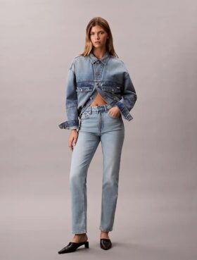 Jeans de cintura alta e corte reto Jeans de cintura alta e corte reto