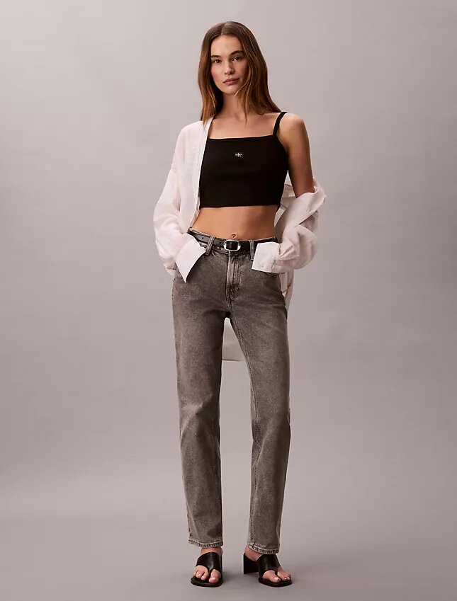 Jeans de cintura alta e corte reto Jeans de cintura alta e corte reto