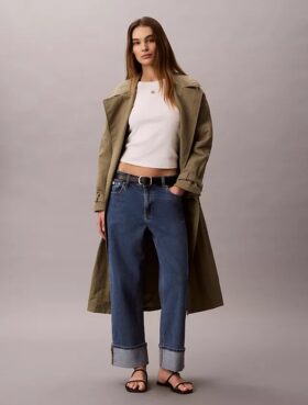 Jeans de cintura alta e corte reto Jeans de cintura alta e corte reto