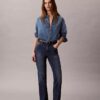 Jeans de cintura alta e corte reto