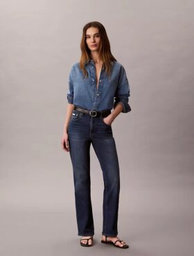Jeans de cintura alta e corte reto Jeans de cintura alta e corte reto