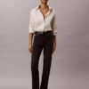 Jeans de cintura alta e corte reto