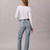 Jeans de cintura alta e corte reto Jeans de cintura alta e corte reto