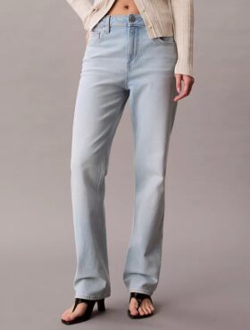 Jeans de cintura alta e corte reto Jeans de cintura alta e corte reto