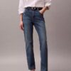 Jeans de cintura alta e corte reto Jeans de cintura alta e corte reto