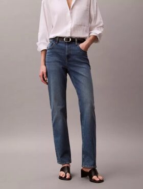 Jeans de cintura alta e corte reto Jeans de cintura alta e corte reto