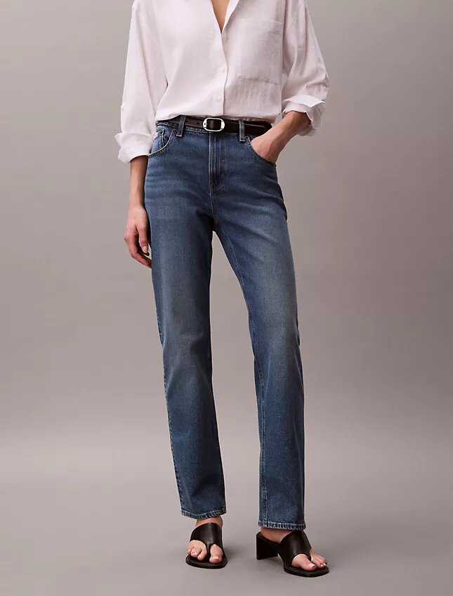 Jeans de cintura alta e corte reto Jeans de cintura alta e corte reto