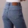 Jeans de cintura alta e corte reto