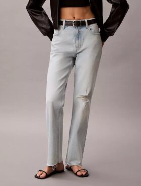 Jeans de cintura alta e corte reto
