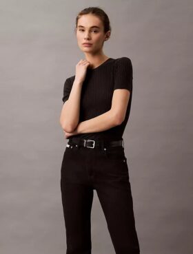 Jeans de cintura alta e corte reto