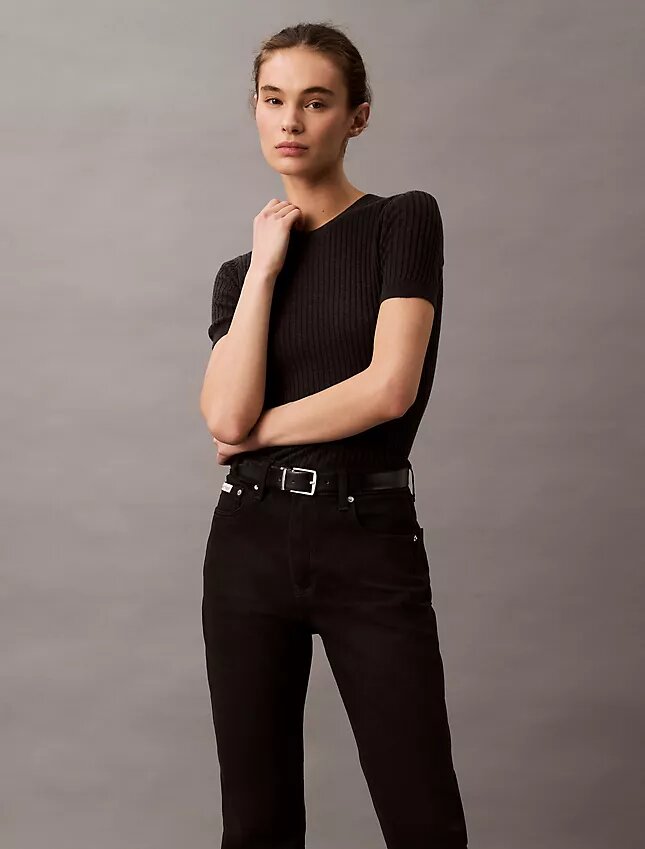 Jeans de cintura alta e corte reto Jeans de cintura alta e corte reto