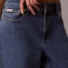 Jeans de cintura alta e corte reto