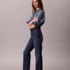 Jeans de cintura alta e corte reto