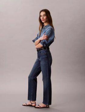 Jeans de cintura alta e corte reto Jeans de cintura alta e corte reto