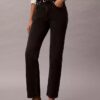 Jeans de cintura alta e corte reto