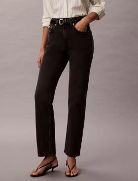 Jeans de cintura alta e corte reto Jeans de cintura alta e corte reto