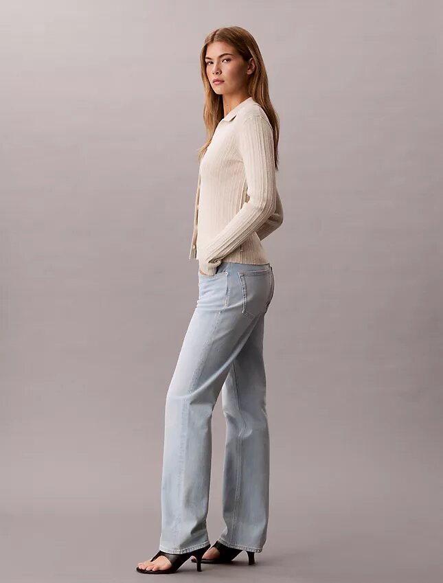 Jeans de cintura alta e corte reto Jeans de cintura alta e corte reto